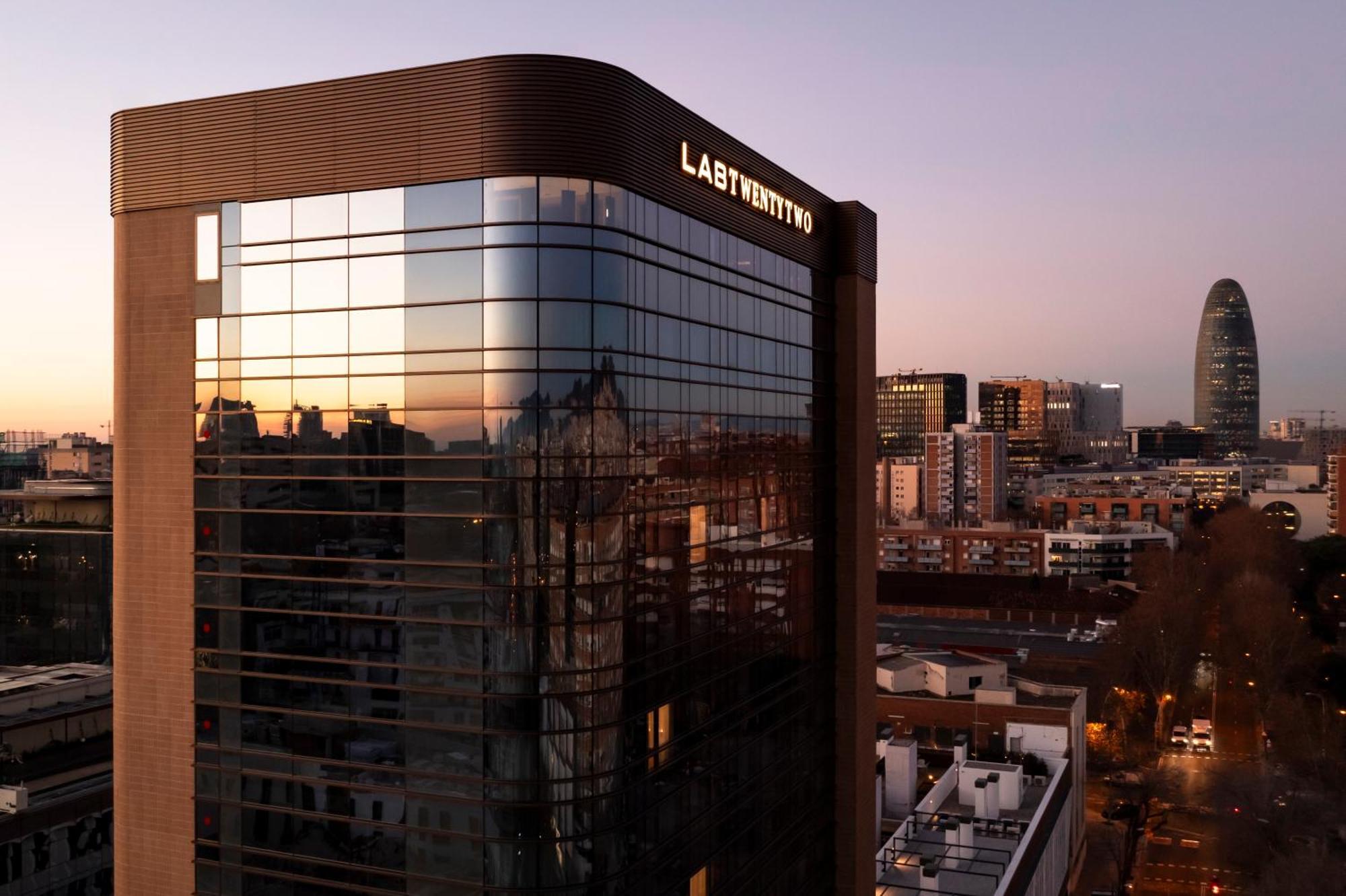 Labtwentytwo Barcelona, A Tribute Portfolio Hotel By Marriott ภายนอก รูปภาพ
