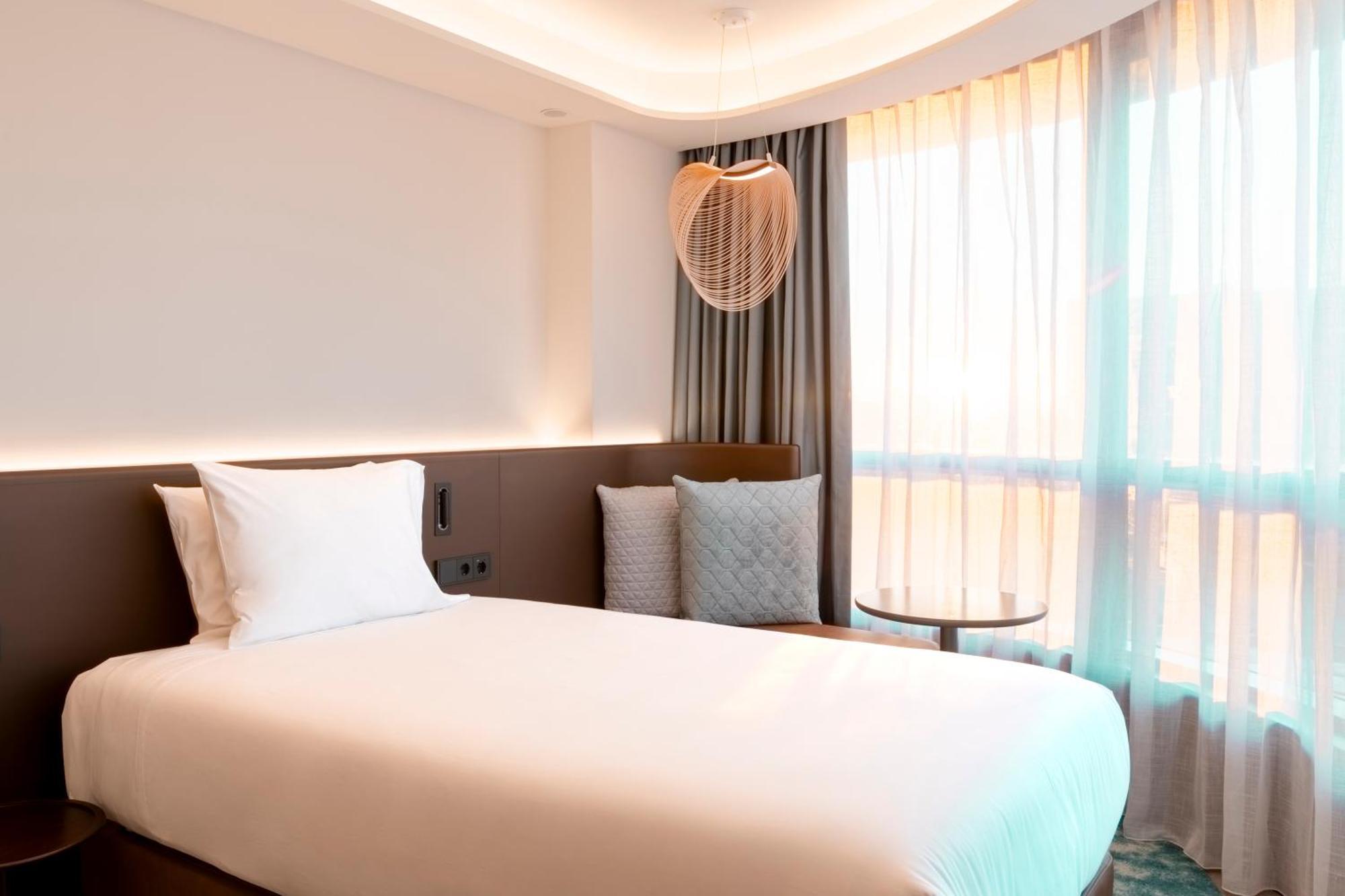 Labtwentytwo Barcelona, A Tribute Portfolio Hotel By Marriott ภายนอก รูปภาพ