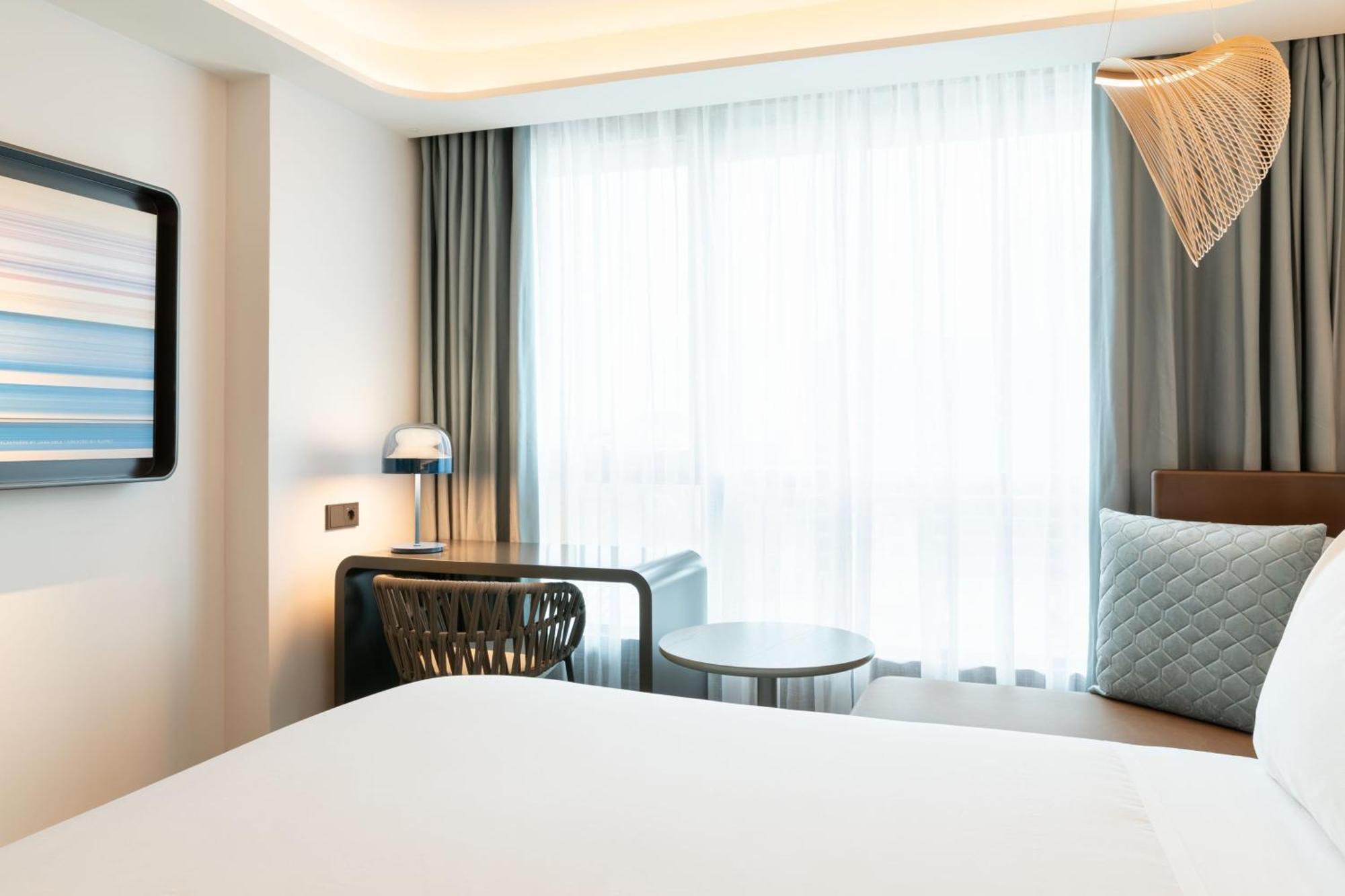 Labtwentytwo Barcelona, A Tribute Portfolio Hotel By Marriott ภายนอก รูปภาพ
