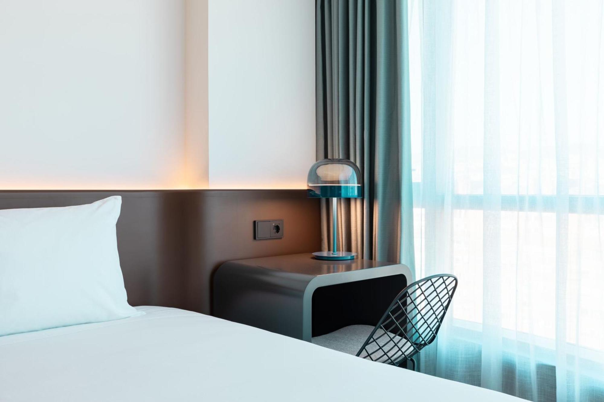 Labtwentytwo Barcelona, A Tribute Portfolio Hotel By Marriott ภายนอก รูปภาพ