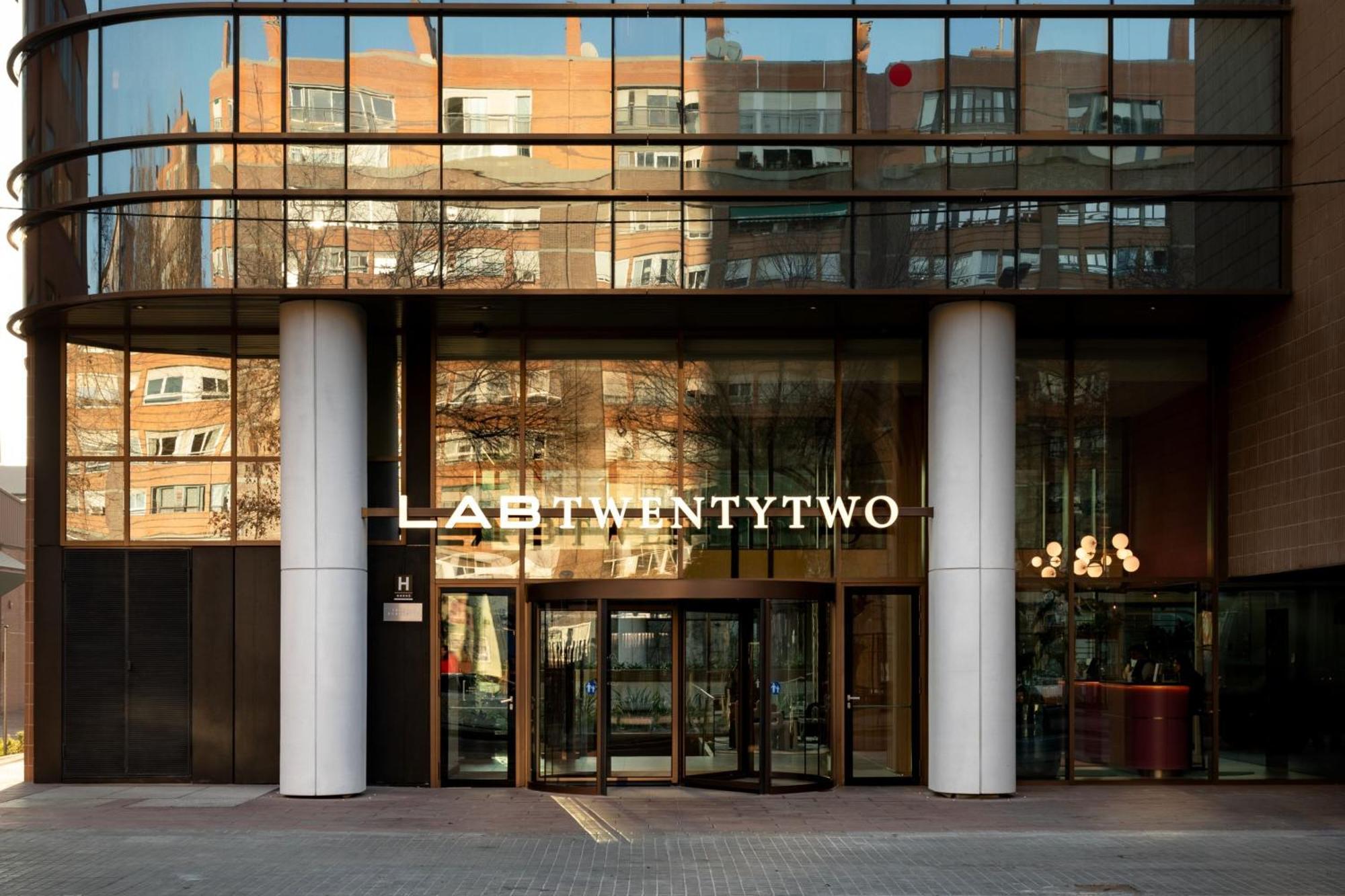 Labtwentytwo Barcelona, A Tribute Portfolio Hotel By Marriott ภายนอก รูปภาพ