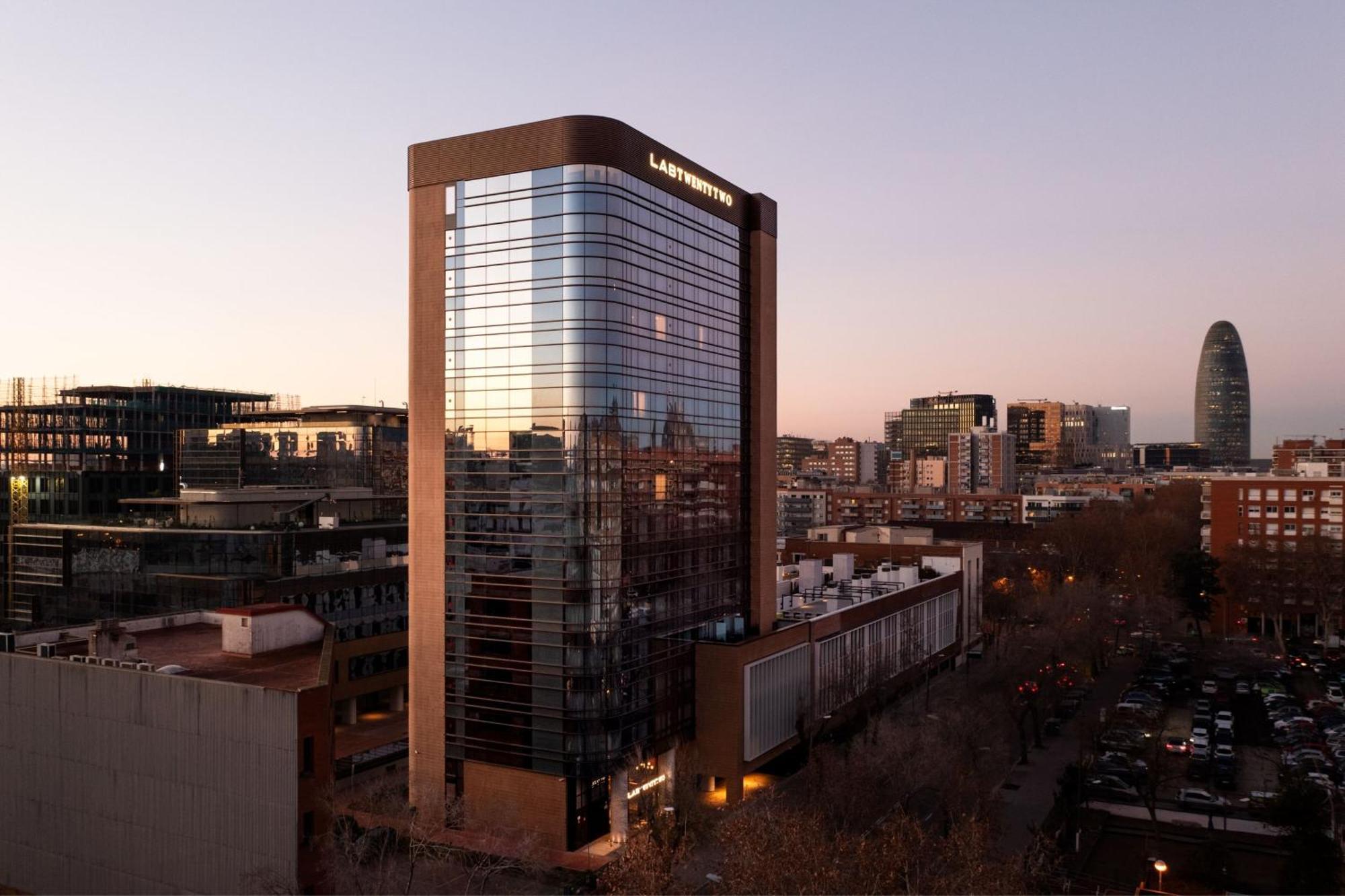 Labtwentytwo Barcelona, A Tribute Portfolio Hotel By Marriott ภายนอก รูปภาพ