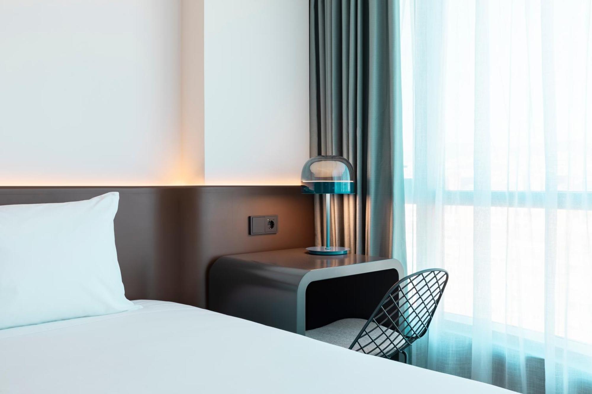 Labtwentytwo Barcelona, A Tribute Portfolio Hotel By Marriott ภายนอก รูปภาพ